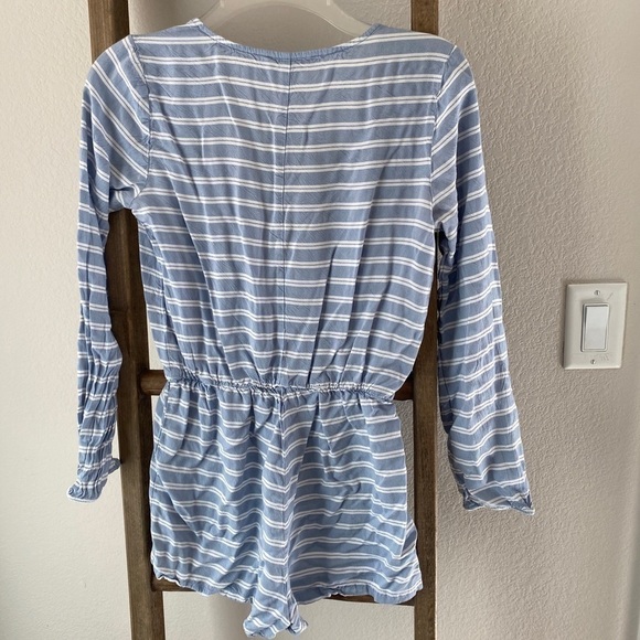Forever 21 blue long sleeve romper blue and white - Picture 2 of 5